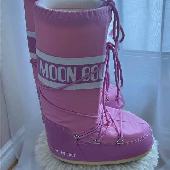 Moon Boot Fuchsia Lace-Up Snow Boots - Picture 5 of 8